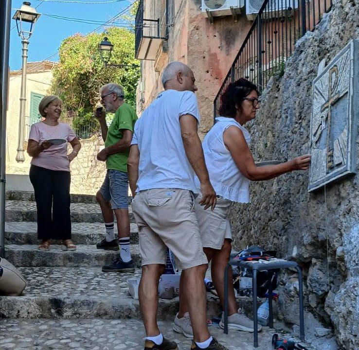 Su Via della Luce, Castrocielo, i mosaici prendono forma tra mani, colori e incontri